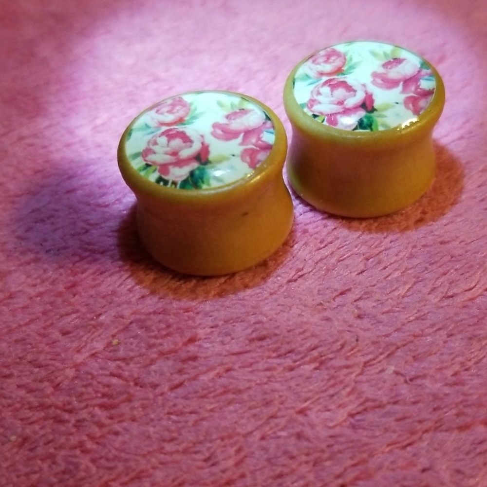 Flowered wooden gauges